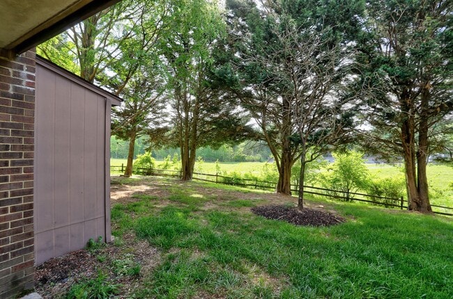 Building Photo - 2 BR/2 BA Garden Level Condo