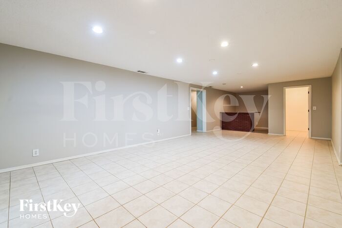 Building Photo - 6759 Clearstream Way