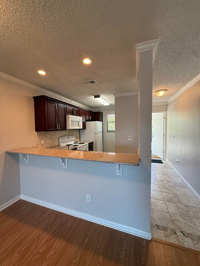 Building Photo - 650 W Pope Rd