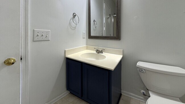 Building Photo - 3 Bedroom, 2.5 Bath - Ladson Area