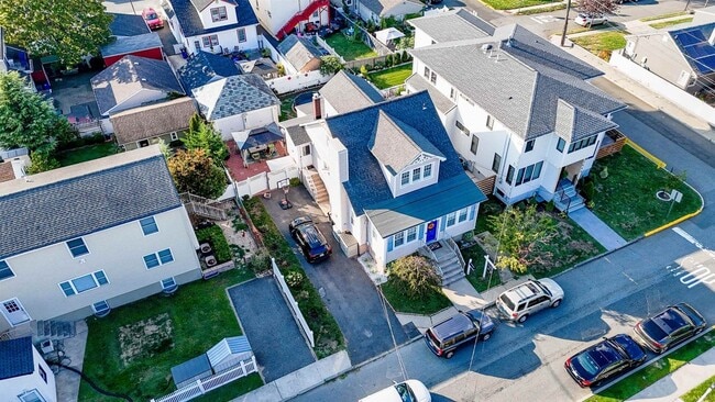 Building Photo - 1041 Stonewall Ln