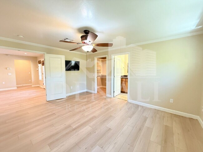 Building Photo - 1326 W Palm Ln