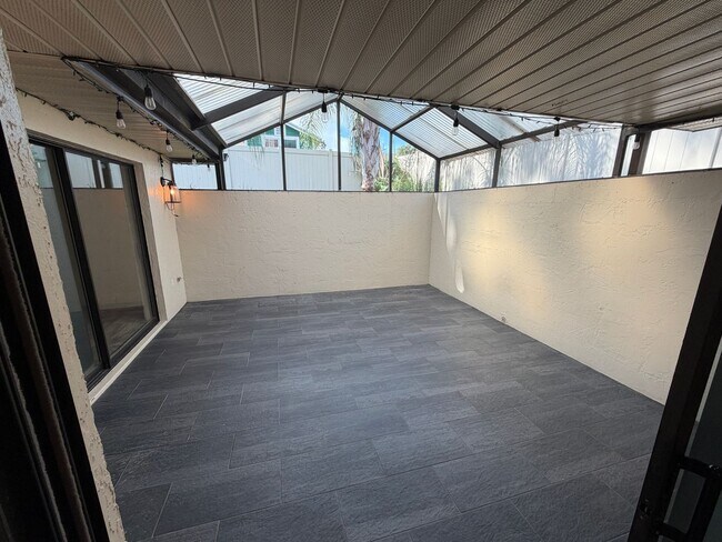 Building Photo - 6 Forest Ln
