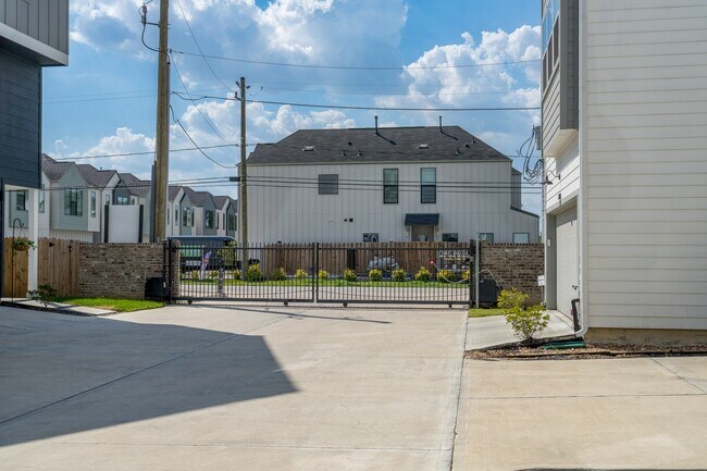 Building Photo - 8324 Springwood Cyn Ln