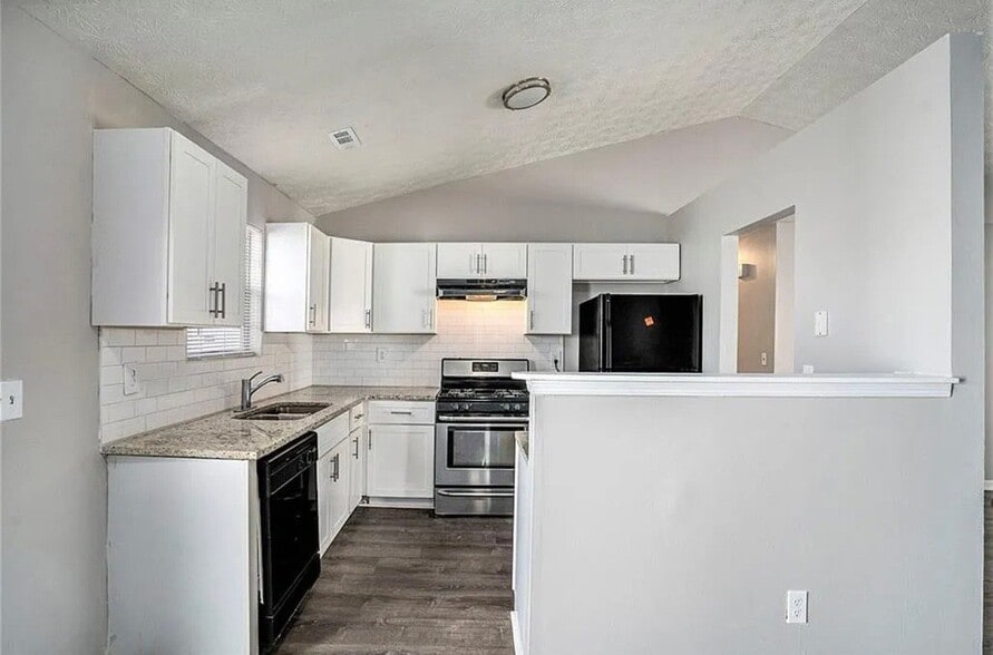 Building Photo - 5472 Glen Haven Dr