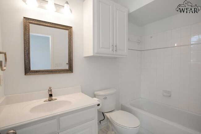 Building Photo - 8 Canyon Bluff Ct