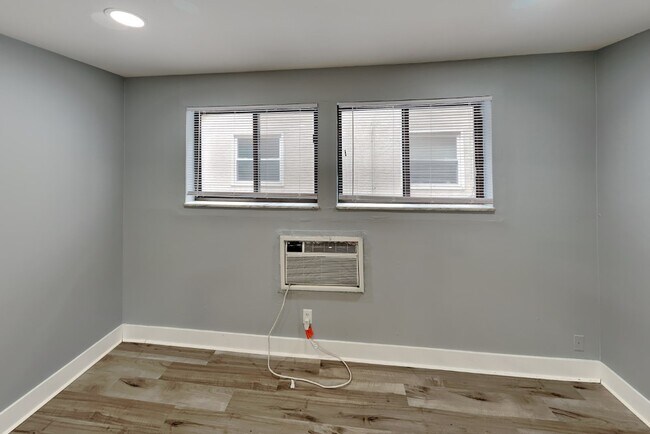 Building Photo - 107 E 16th Ave