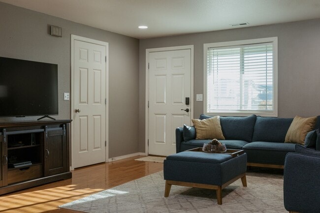 Building Photo - 509 Chelan Ave