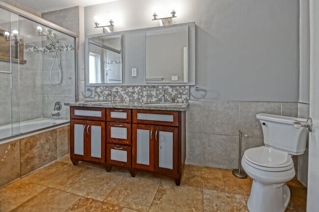 Building Photo - 2809 Carlsbad St