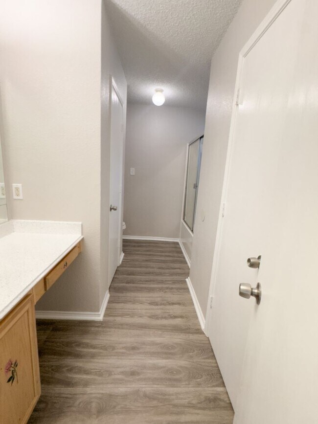 Building Photo - 3 Bed, 2 Bath Ft Worth Home in Burleson IS...