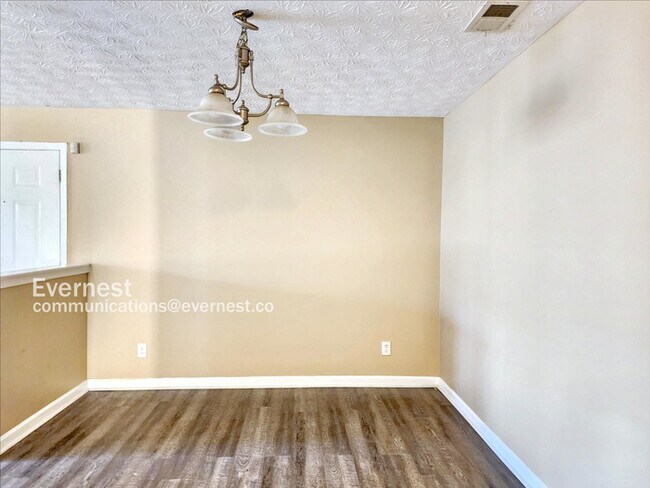Building Photo - 3203 Fairington Ridge Cir