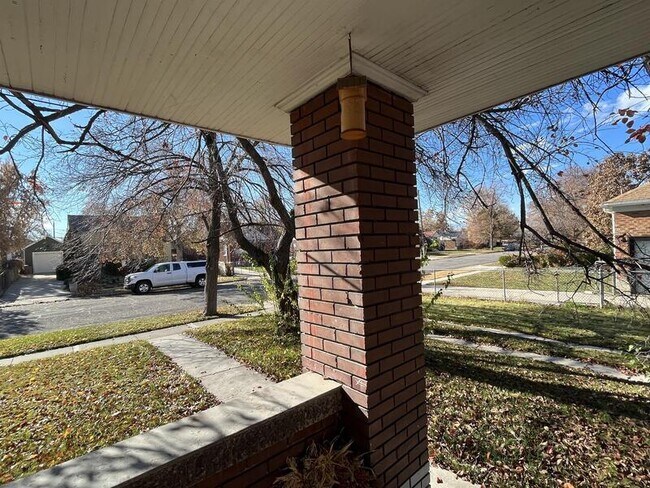 Building Photo - 361-361 Williams Ave S