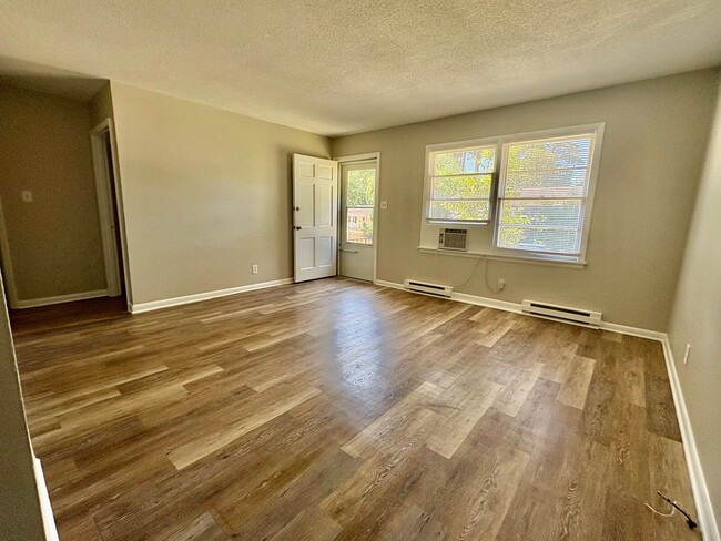 Building Photo - 301 Shelden Dr