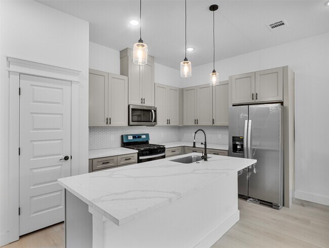 Building Photo - 4111 E Toliver St
