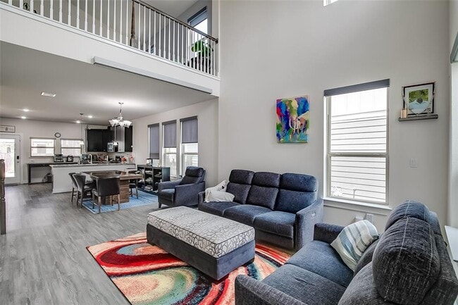 Building Photo - 15912 Cadoz Dr