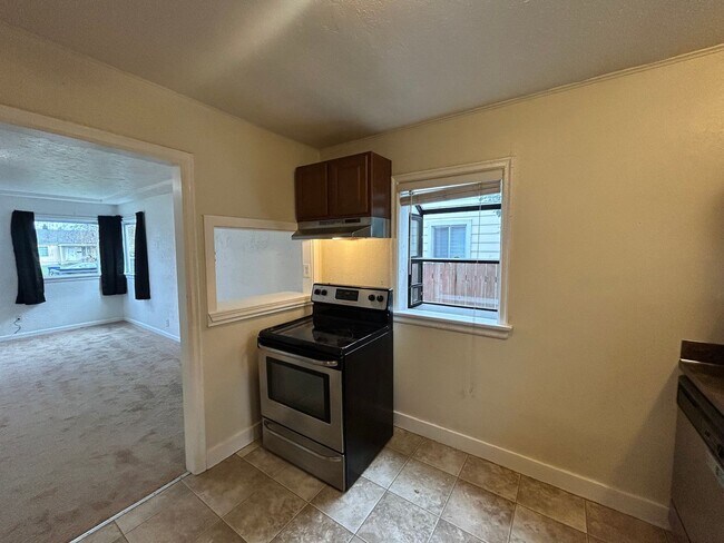 Building Photo - Great Location! 3 bed/ 1BA W/ Garage in Tacoma!