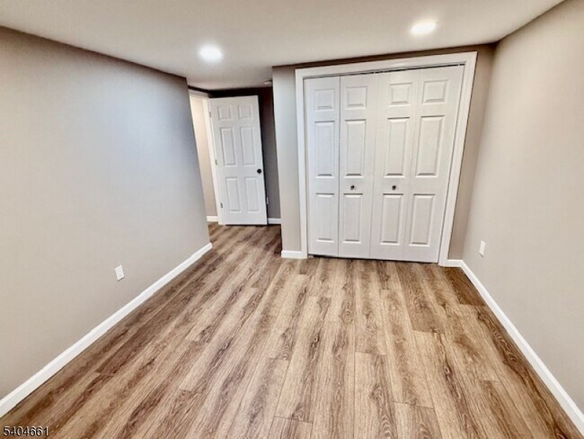 Building Photo - 264 Girard Ave