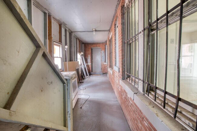 Building Photo - 825-829 Park St