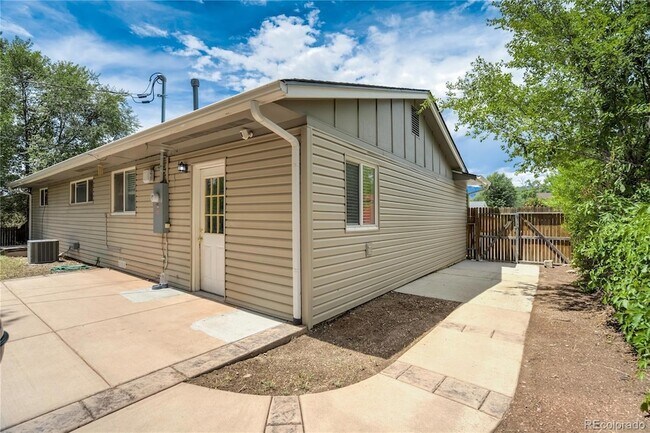 Building Photo - 257 Sherri Dr