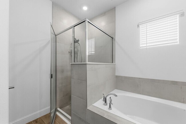 Building Photo - 479 Kingbird Dr