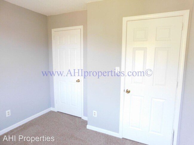 Building Photo - 3 br, 1.5 bath House - 2540 Hampstead Drive