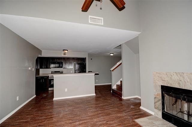 Building Photo - 9831 Walnut St