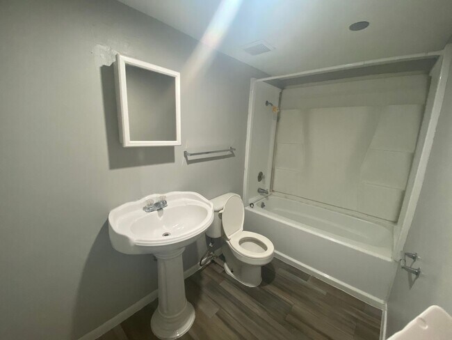 Building Photo - 503 E Courtland Pl