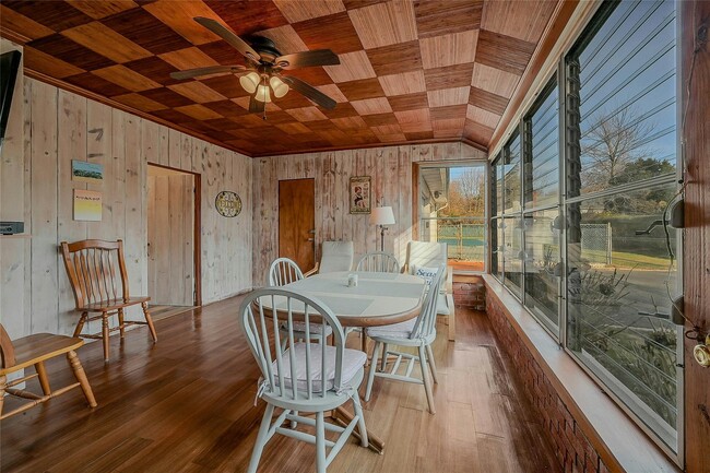 Building Photo - 425 Old Shipyard Ln