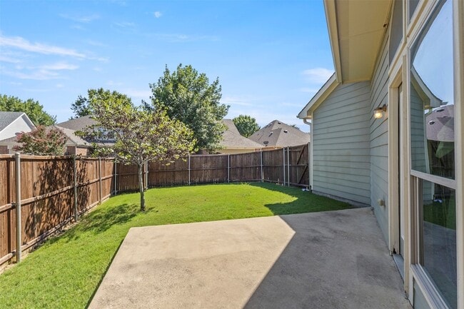 Building Photo - 2606 Kennedy Dr