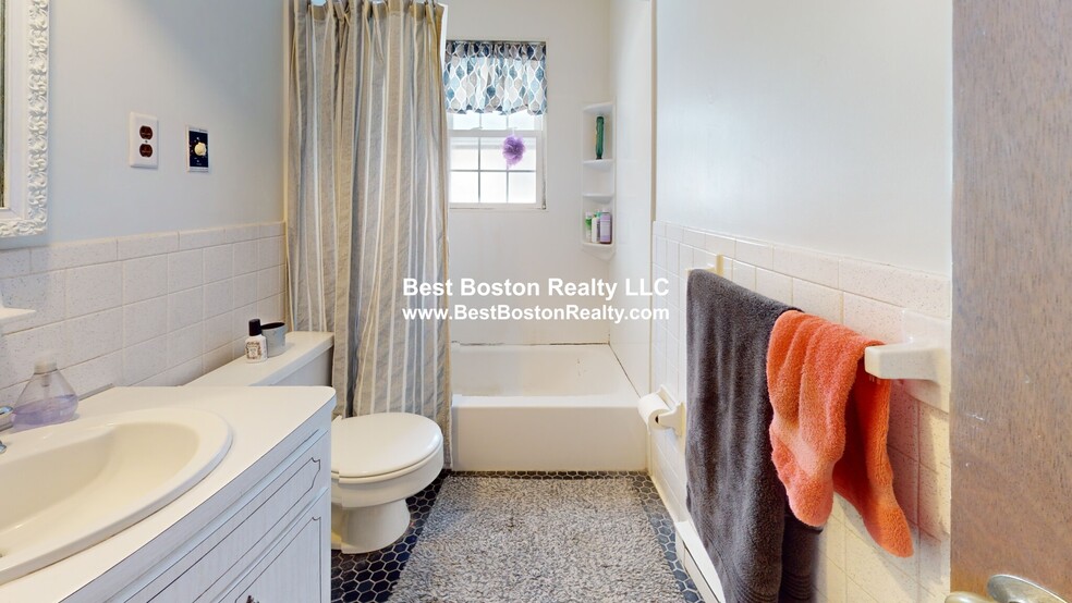 Building Photo - 45 Warren St