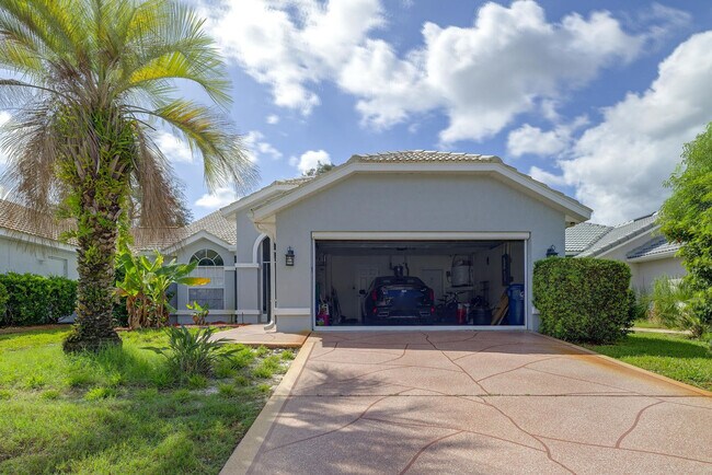 Building Photo - 3343 Bluffview Dr