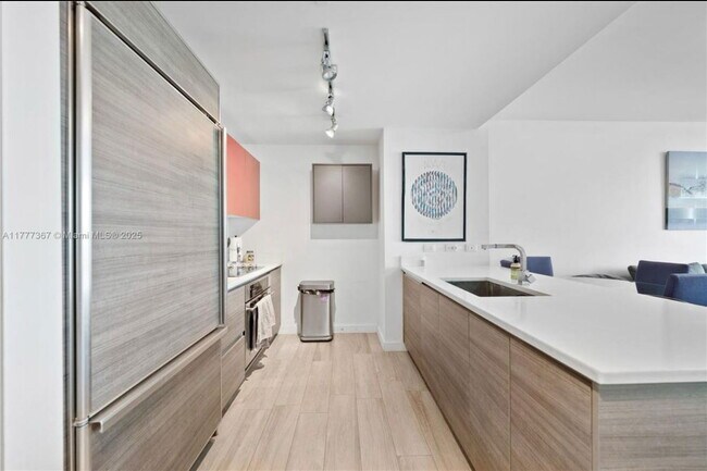 Building Photo - S Miami ave , Miami, FL 33130 - 2 BR 1 BA condo