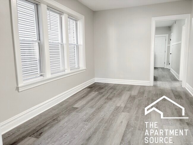 Building Photo - 2937 N Fairfield Ave