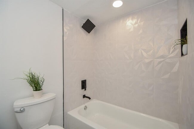 Building Photo - 6529 Bayou Glen Rd