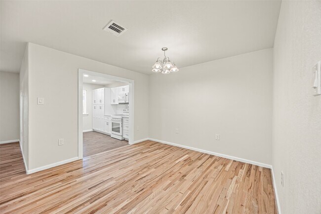 Building Photo - 1831 Country Village Blvd