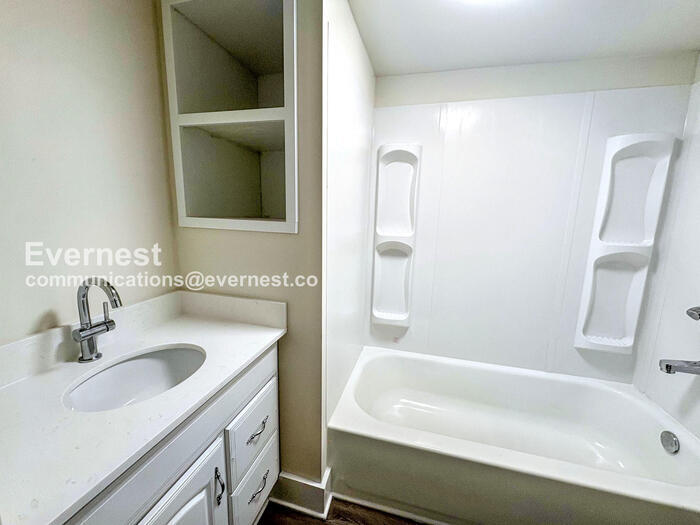 Building Photo - 1629 Alemeda Ave SW