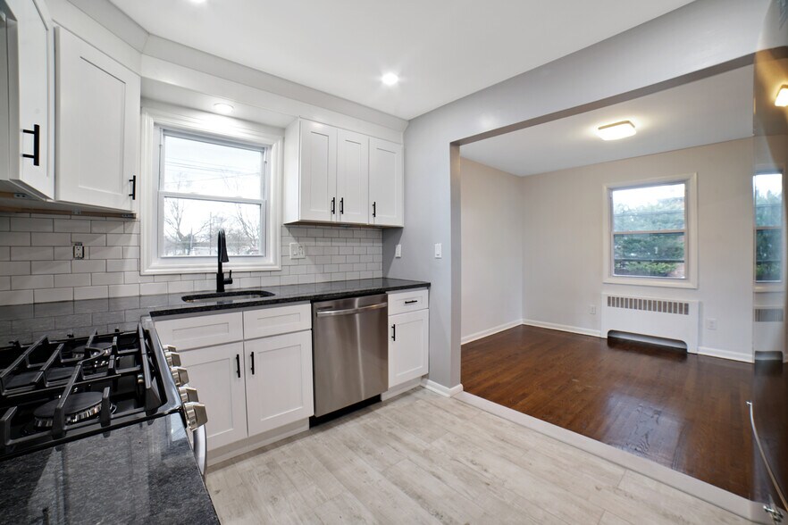 Primary Photo - 1078 Burnet Ave