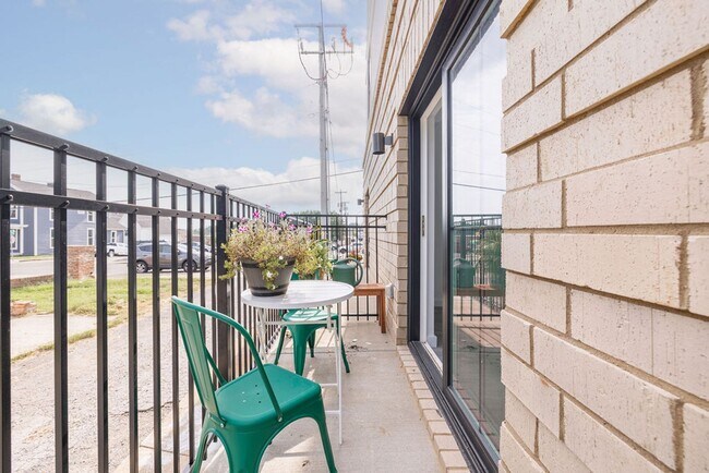 Building Photo - Corner Residence with patio