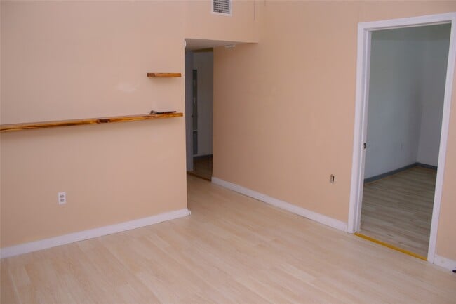 Building Photo - 1310 4th St