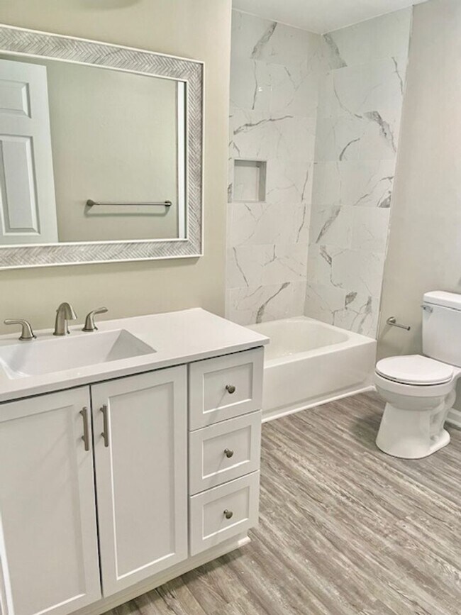 Building Photo - Spacious 5 Bedroom 2 Bath. This Home is Located in the Smallwood Community.