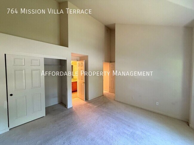 Building Photo - 764 Mission Villa Terrace