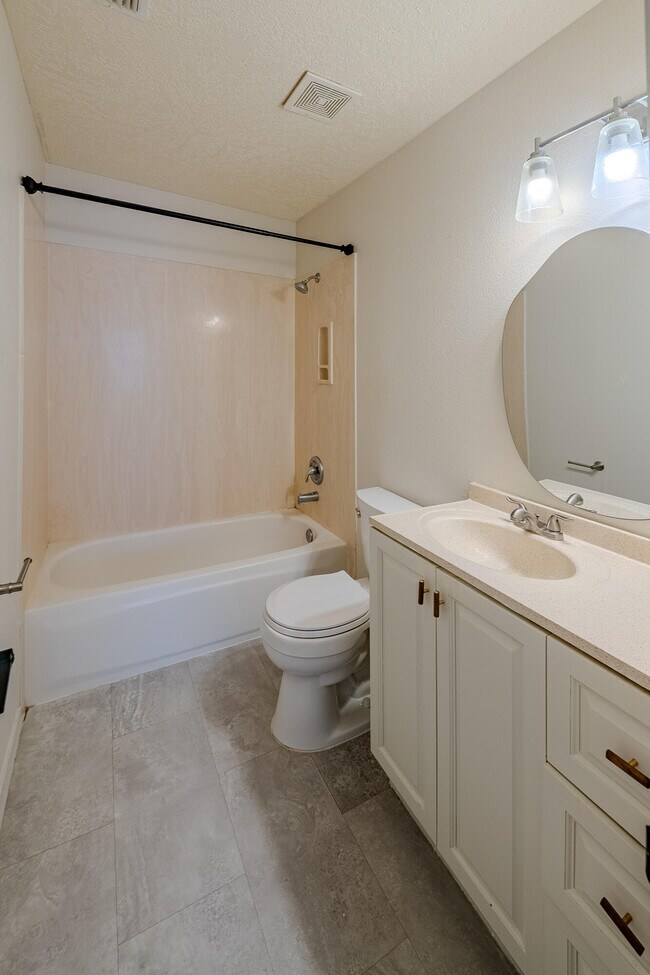 Building Photo - 4031 Cresta Park Ave NW