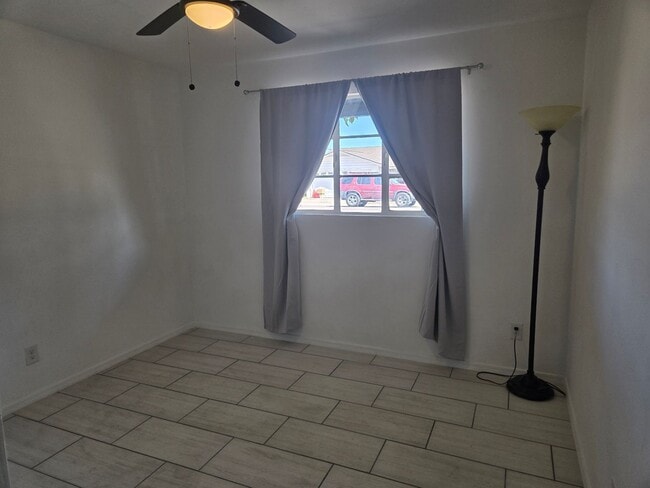 Building Photo - Cozy 3 bed, 2 bath home in Phoenix, No HOA!