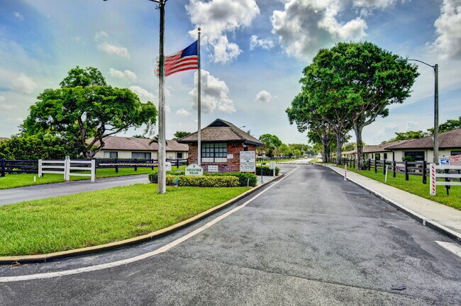 Building Photo - "Spacious 2-Bed, 2-Bath Boynton Beach Gem with Modern Granite Elegance – 1400 Sq Ft!"