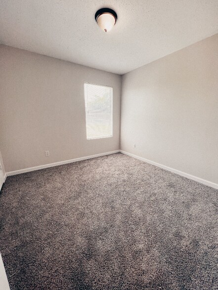 Building Photo - 243 Meadowcrest Dr