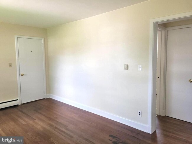 Building Photo - 2747 Cedarhurst Rd