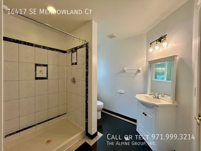 Building Photo - 16417 SE Meadowland Ct