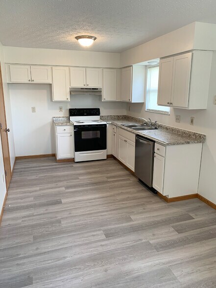 Building Photo - 6900 Gemstar Rd