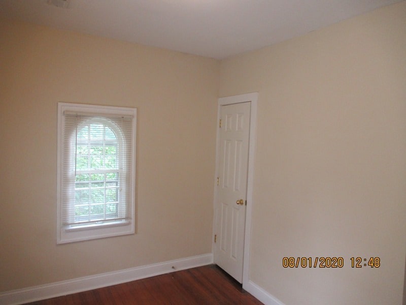 Building Photo - 719 E 7th St