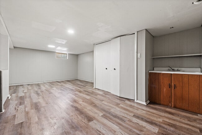 Building Photo - 30 Doran St